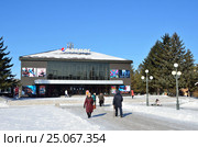 Кинотеатр "Космос" в городе Арсеньев зимой, Приморский край, Россия. Редакционное фото, фотограф Овчинникова Ирина / Фотобанк Лори