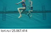 Underwater view of Synchronized Swimming. Стоковое видео, видеограф Некрасов Андрей / Фотобанк Лори