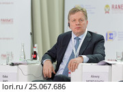 Эско Тапани Ахо (Esko Tapani Aho)- председатель Совета директоров East Office of Finnish Industries, бывший премьер-министр Финляндии на Гайдаровском форуме 2017. Редакционное фото, фотограф Игорь Долгов / Фотобанк Лори