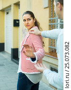 brunette girl asking man to stop bothering her outdoors. Стоковое фото, фотограф Яков Филимонов / Фотобанк Лори