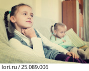 Portrait of two small upset miserable girls having conflict. Стоковое фото, фотограф Яков Филимонов / Фотобанк Лори