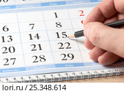 Hand with black pencil on calendar. Стоковое фото, фотограф Сергей Федулов / Фотобанк Лори
