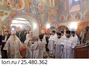 Великое освящение Никольского храма села Батюшково, литургия (2016 год). Редакционное фото, фотограф Дмитрий Неумоин / Фотобанк Лори