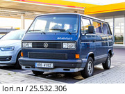 Volkswagen Caravelle (2014 год). Редакционное фото, фотограф Art Konovalov / Фотобанк Лори