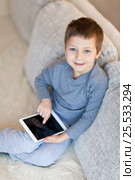 Little boy with iPad. Стоковое фото, фотограф Алена Роот / Фотобанк Лори