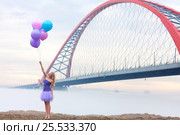 Girl on the Novosibirsk Bridge (2016 год). Стоковое фото, фотограф Алена Роот / Фотобанк Лори