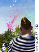 Salute of Victory Day (9 May) in Dmitrov, Russia. Стоковое фото, фотограф Николай Чутчиков / Фотобанк Лори