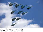 Группа истребителей СУ-34, СУ-27 и СУ-35С на параде в честь Дня Победы. Москва, 2016. Редакционное фото, фотограф Алексей Гусев / Фотобанк Лори