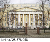 Москва, Покровский бульвар, дом 3, строение 1. Здание Госснаба. Бывшие Покровские казармы (1800—1830-е) (2007 год). Стоковое фото, фотограф Илюхина Наталья / Фотобанк Лори