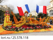 Лазурный берег. Курортный город Ментона (Menton). 84-ый ежегодный фестиваль лимона. Тема "Бродвей". Гигантская композиция из лимонов и апельсинов на тему мюзикла "Отверженные" (2017 год). Редакционное фото, фотограф Татьяна Лата / Фотобанк Лори