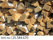 Chopped and stacked birch firewood as a background. Стоковое фото, фотограф Шилер Анастасия / Фотобанк Лори