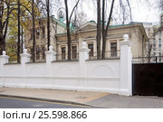 Посольство Алжирской Народной Демократической Республики,улица Спиридоновка 13, Москва - Усадьба Гесте (2015 год). Стоковое фото, фотограф stargal / Фотобанк Лори
