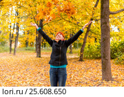 Girl in the autumn forest. Стоковое фото, фотограф Евгений Лосев / Фотобанк Лори