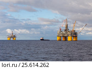 Судно поддержки между платформами Shell Mars A и Mars B/Olympus в Мексиканском заливе (2016 год). Редакционное фото, фотограф Алексей Шматков / Фотобанк Лори