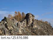 Православный крест на вершине горы (2016 год). Стоковое фото, фотограф Александр Игнатов / Фотобанк Лори