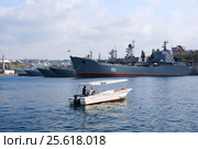 Военные корабли в Севастопольской бухте. Крым. Сентябрь 2016. Редакционное фото, фотограф ирина реброва / Фотобанк Лори