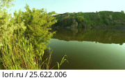 Flooded quarry on nature. Стоковое видео, видеограф Потийко Сергей / Фотобанк Лори