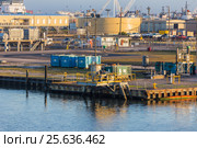 Бункеровочное оборудование на причале в Port Fourchon (2017 год). Редакционное фото, фотограф Алексей Шматков / Фотобанк Лори