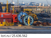 Катушка с тросом на причале в Port Fourchon (2017 год). Редакционное фото, фотограф Алексей Шматков / Фотобанк Лори