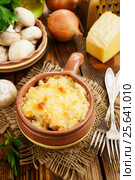 Жюльен в керамической кокотнице. Домашняя кухня. Стоковое фото, фотограф Надежда Мишкова / Фотобанк Лори