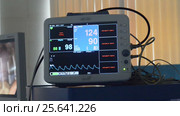 ECG Monitor during surgical operation. Стоковое видео, видеограф Никита Буйда / Фотобанк Лори