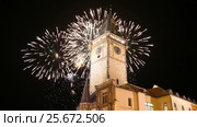 Old Town City Hall and holiday fireworks in Prague, view from Old Town Square, Czech Republic (2017 год). Стоковое видео, видеограф Владимир Журавлев / Фотобанк Лори