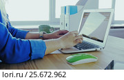 Woman Hands Working On Laptop Computer. Стоковое видео, видеограф Станислав Панкратов / Фотобанк Лори