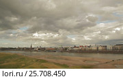 Хмурое небо. Тучи плывут над городом. Дюссельдорф, Германия. Time-lapse (2015 год). Стоковое видео, видеограф Александр Артеев / Фотобанк Лори