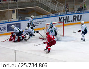 A. Bulyansky (19) fall down. Редакционное фото, фотограф Alexander Mirt / Фотобанк Лори