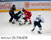 V. Bobrov (38) vs K. Panov (26) on faceoff. Редакционное фото, фотограф Alexander Mirt / Фотобанк Лори