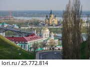 Нижний Новгород. Вид на город, храм Алексия и Благовещенский монастырь, собор Александра Невского с Похвалинского съезда (2016 год). Стоковое фото, фотограф Горшков Игорь / Фотобанк Лори