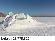 Вскрытие льда на реке ранней весной, Обское водохранилище, Россия. Стоковое фото, фотограф Наталия Макарова / Фотобанк Лори