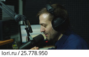 Broadcaster in the studio. Стоковая анимация, аниматор Виктор Аллин / Фотобанк Лори