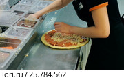 Making pizza at kitchen. Стоковое видео, видеограф Сергей Кальсин / Фотобанк Лори
