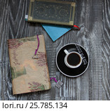 Книги, кофе и блокнот. Стоковое фото, фотограф Лобанова Анна / Фотобанк Лори