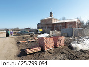 Восстанавливающийся храм села Большие Белыничи (2017 год). Редакционное фото, фотограф Дмитрий Неумоин / Фотобанк Лори