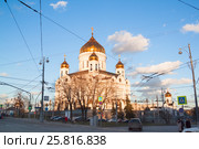 Кафедральный соборный храм Христа Спасителя в Москве вечером (2017 год). Редакционное фото, фотограф Emelinna / Фотобанк Лори