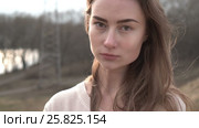 Portrait of Attractive Smiling Caucasian Ethnicity Woman in Urban Environment. Стоковое видео, видеограф Серёга / Фотобанк Лори