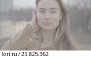 Portrait of Attractive Smiling Caucasian Ethnicity Woman in Urban Environment. Стоковое видео, видеограф Серёга / Фотобанк Лори
