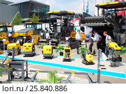 MOSCOW, RUSSIA - JUN 06, 2014: International Exhibition Centre Crocus Expo exhibition Construction Equipment and Technologies. Редакционное фото, фотограф Losevsky Pavel / Фотобанк Лори