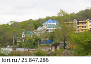 Гостевые дома в поселке Лоо, Лазаревский район, Сочи (2015 год). Редакционное фото, фотограф Олег Хархан / Фотобанк Лори