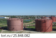 Storage tanks for petroleum products. Стоковое фото, фотограф Леонид Еремейчук / Фотобанк Лори