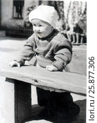 Маленькая девочка в шапочке. 1955 год. Редакционное фото, фотограф Светлана Кириллова / Фотобанк Лори
