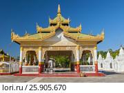 Entrance gate, Tipitaka chedis or stupas, Kuthodaw Paya, temple complex in Mandalay, Myanmar, Asia. Стоковое фото, агентство BE&W Photo / Фотобанк Лори