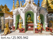 Shwedagon Paya is the most sacred golden buddhist pagoda in Yangon, Myanmar. Стоковое фото, агентство BE&W Photo / Фотобанк Лори