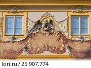 Baroque solar clock on the wall of Wilanow castle, Royal Palace, Warsaw Poland. Стоковое фото, агентство BE&W Photo / Фотобанк Лори