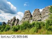Каменные останцы на вершине горы Колпаки. Россия, Пермский край (2016 год). Стоковое фото, фотограф Сергей Завьялов / Фотобанк Лори