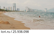 Nha Trang City Beach. Vietnam. (2017 год). Стоковое видео, видеограф Mikhail Davidovich / Фотобанк Лори