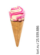 Fruit ice cream in waffle cone. Стоковое фото, фотограф Наталия Пыжова / Фотобанк Лори