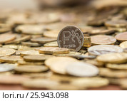 Монеты россыпью на столе и на них стоит рубль. Стоковое фото, фотограф Гетманец Инна / Фотобанк Лори